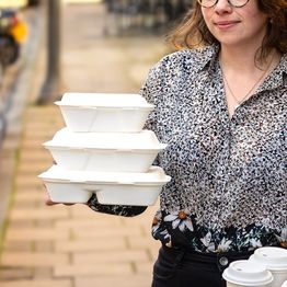 Vegware VB09RNW 9 X 8in/240 X 205mm Nourish Moulded Fibre Lunchbox alternative